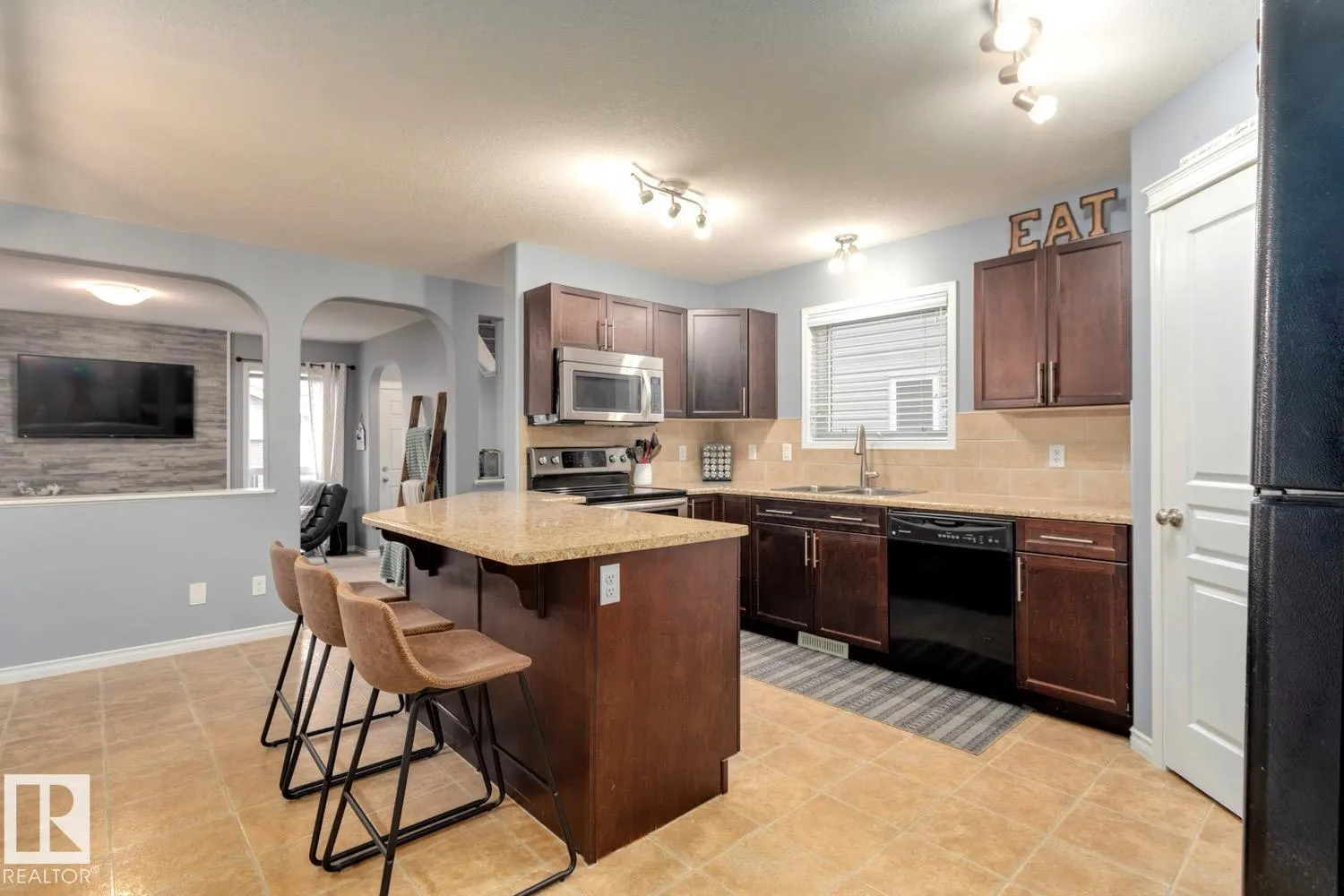 21212 58 AV NW