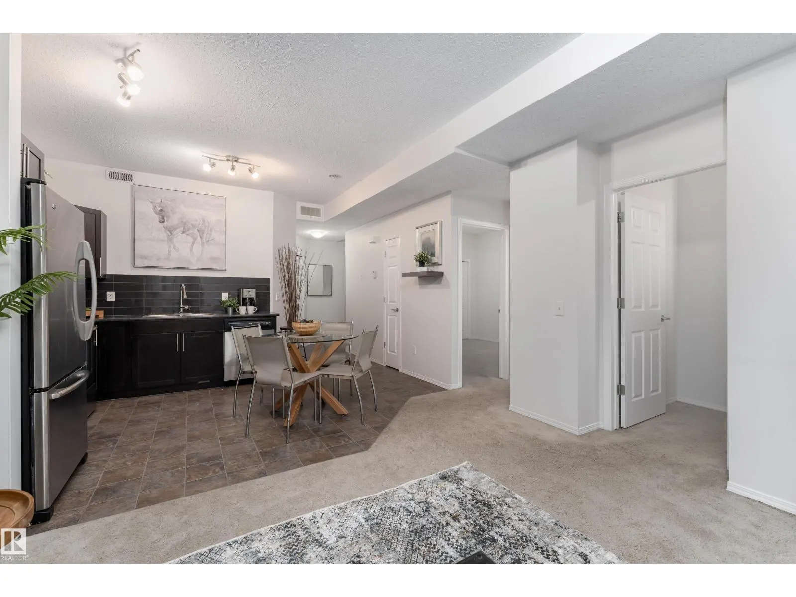#22 6520 2 AV SW