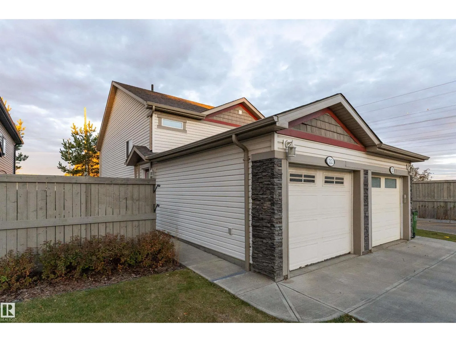 #22 6520 2 AV SW