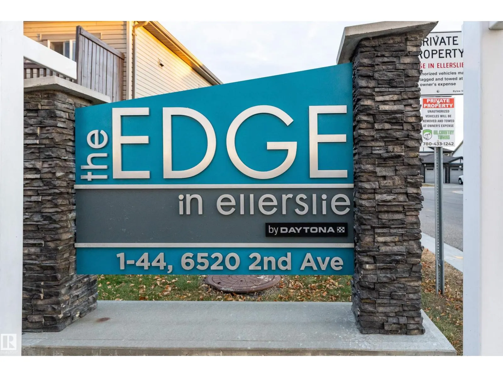 #22 6520 2 AV SW