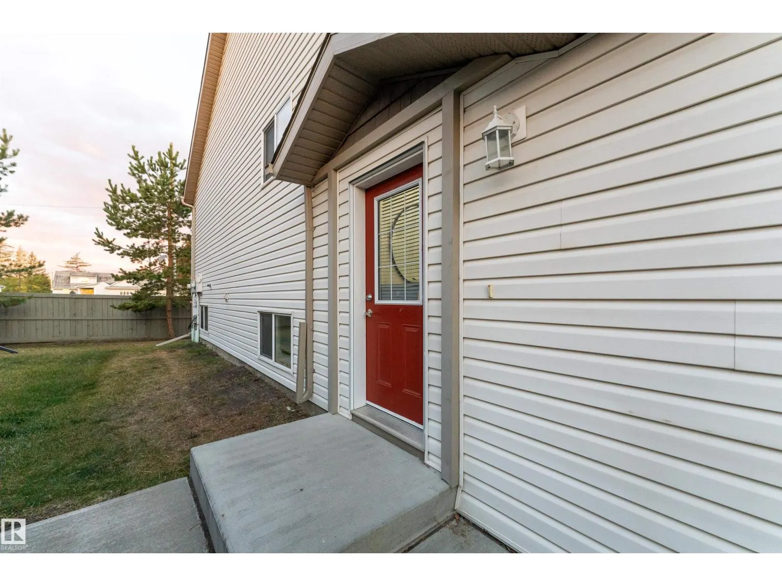 #22 6520 2 AV SW