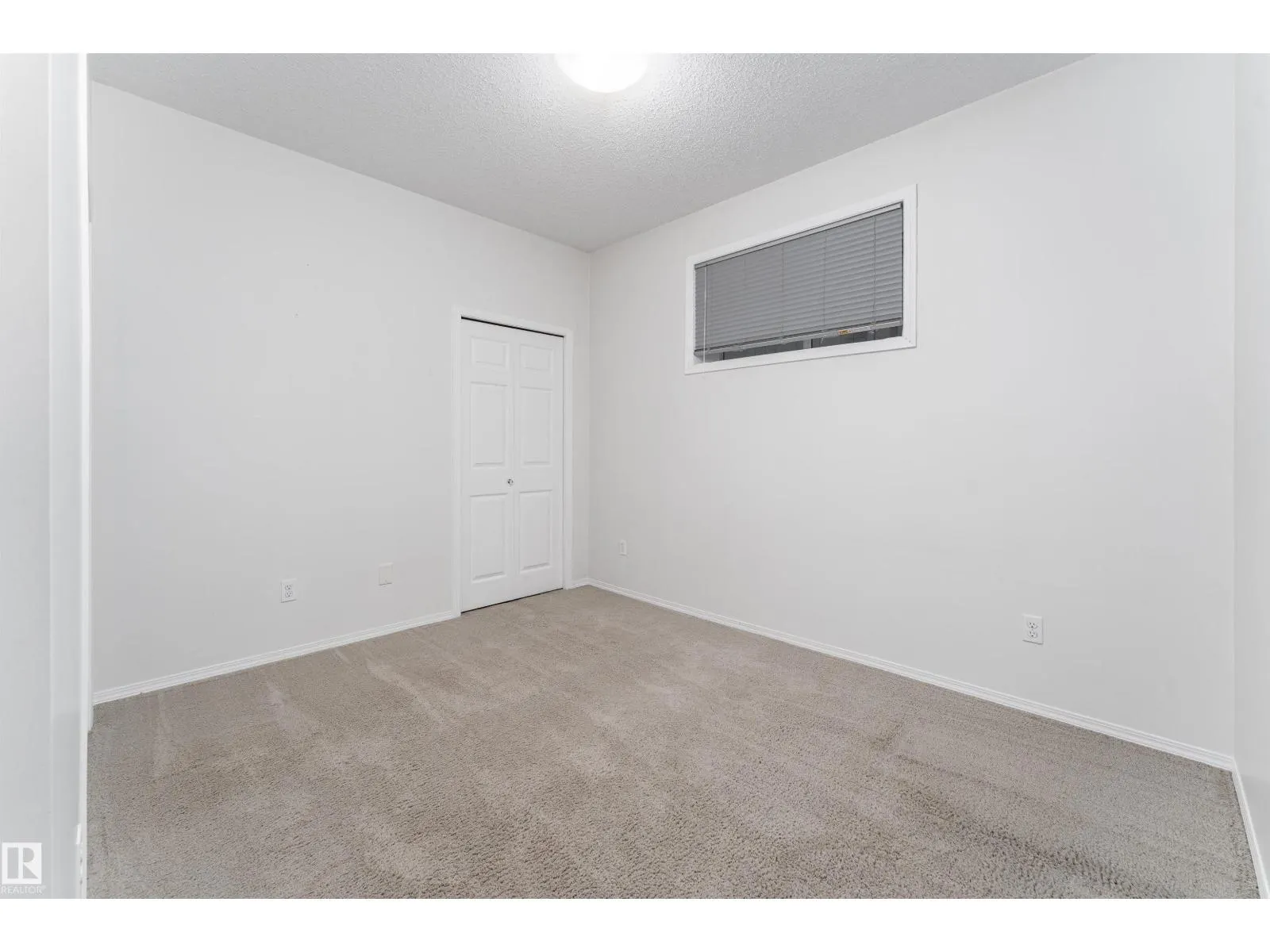 #22 6520 2 AV SW