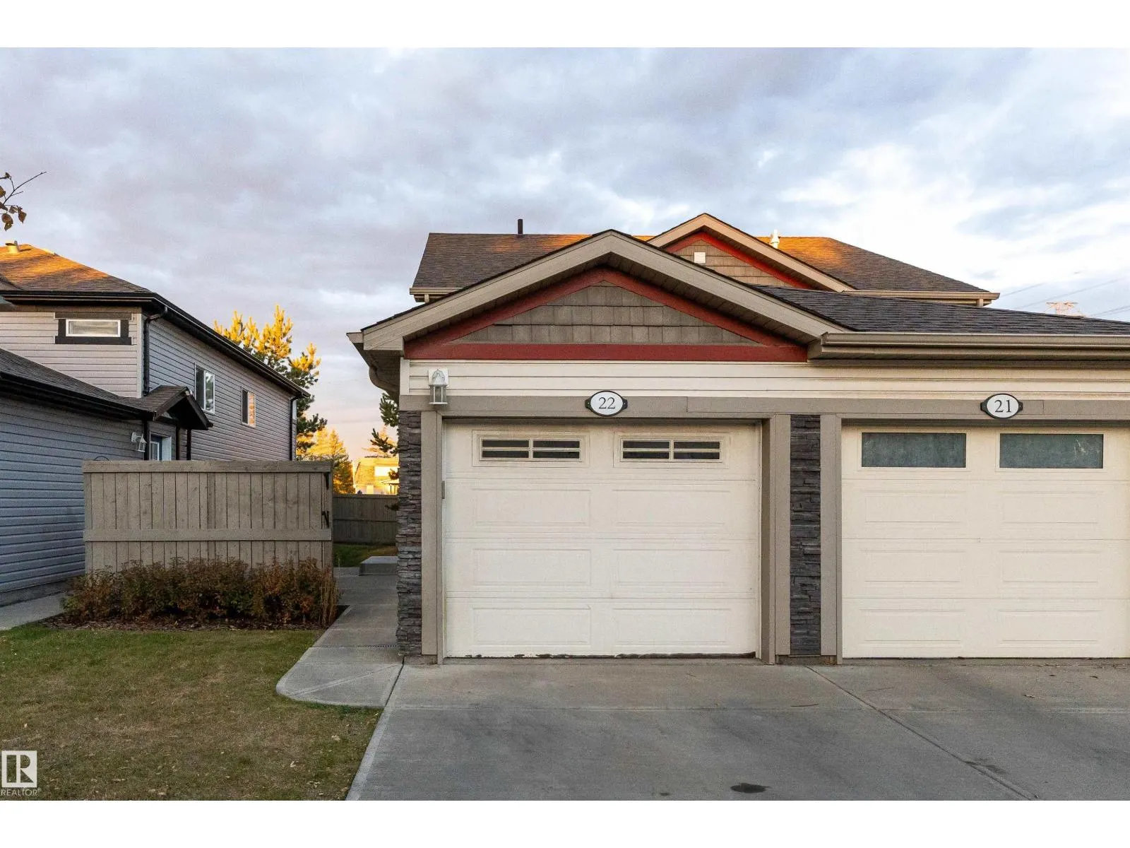 #22 6520 2 AV SW