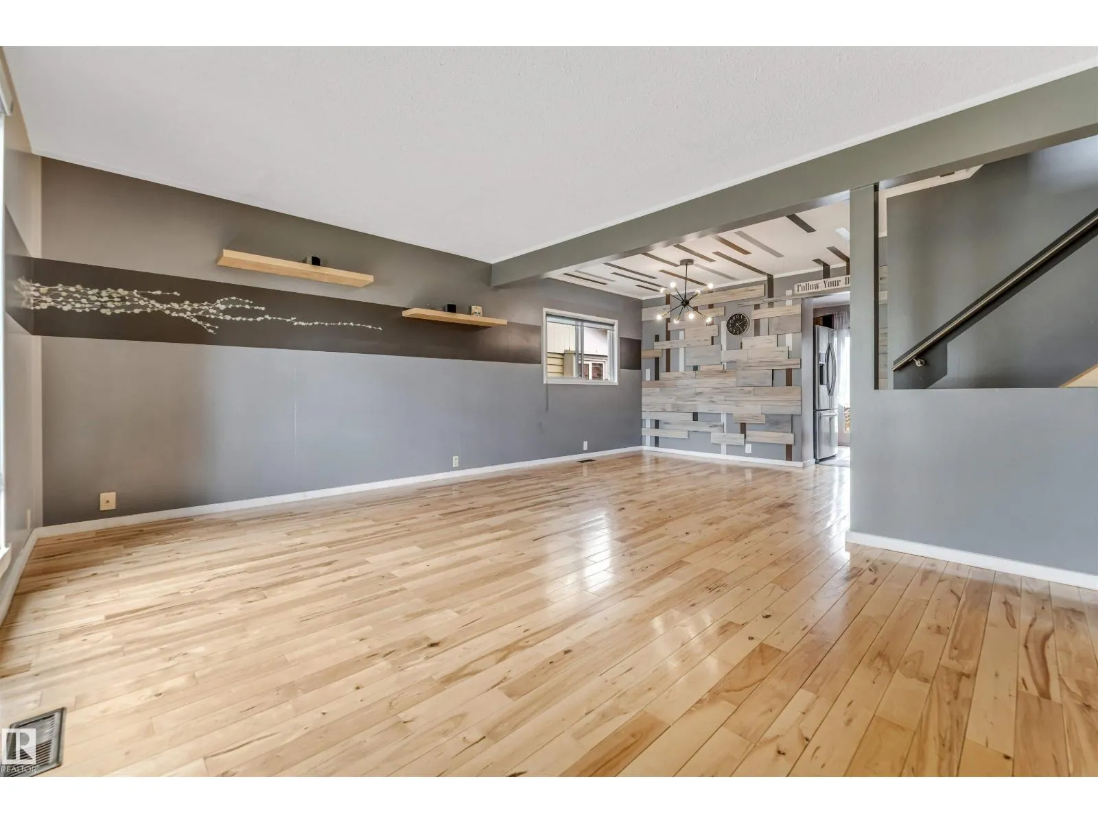 1303 37 ST NW