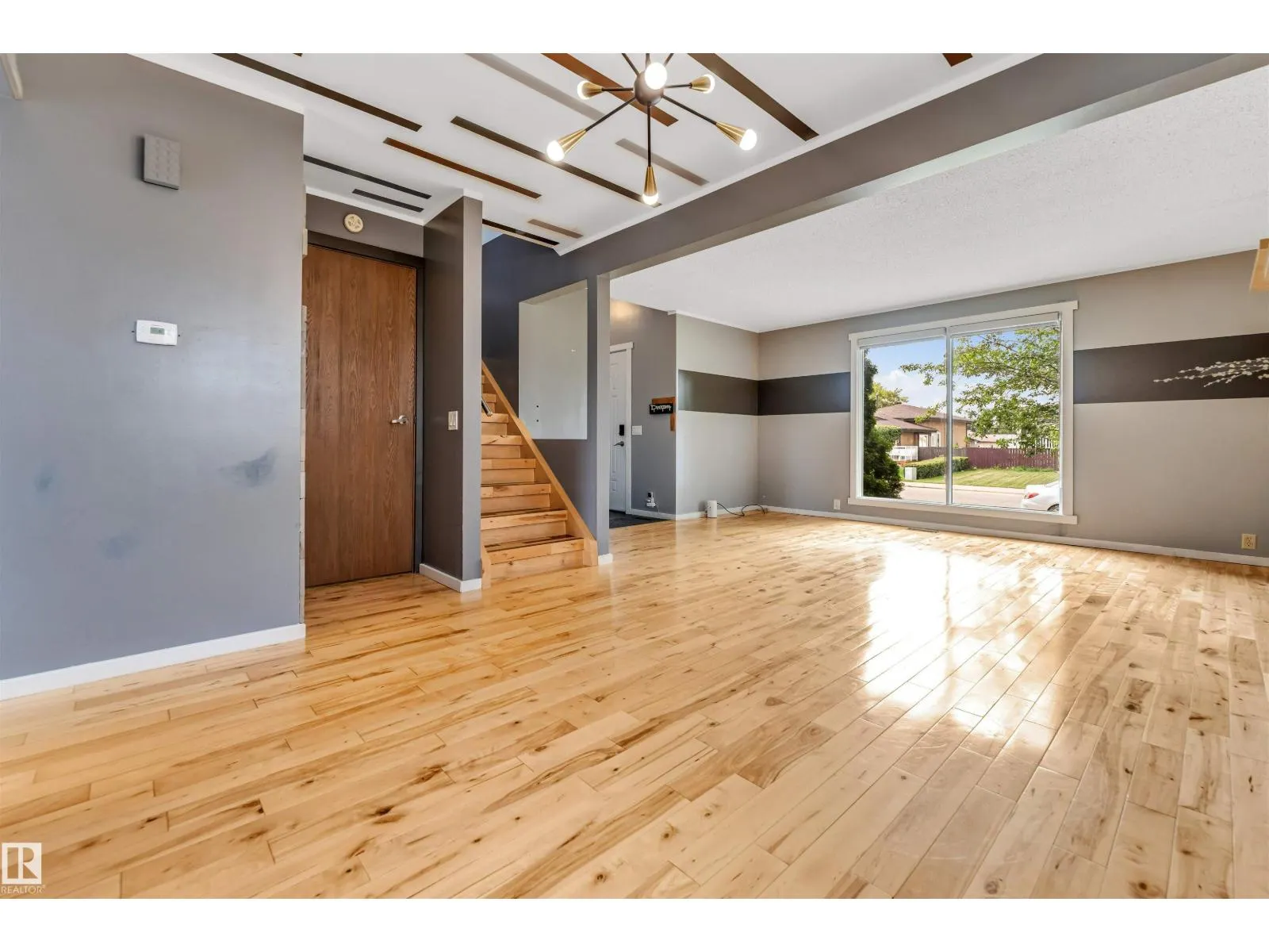 1303 37 ST NW