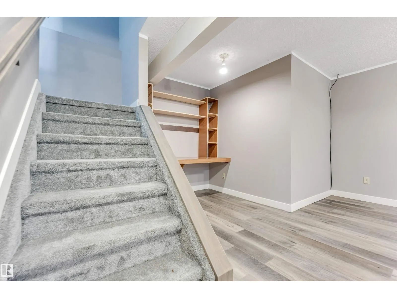 1303 37 ST NW