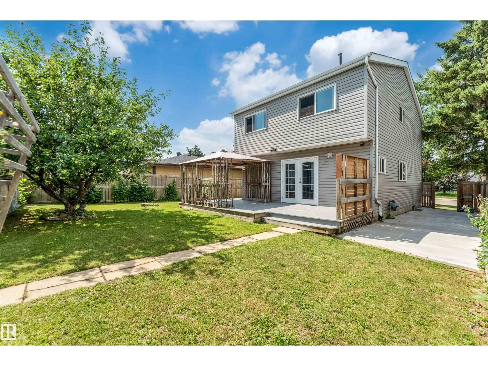 1303 37 ST NW