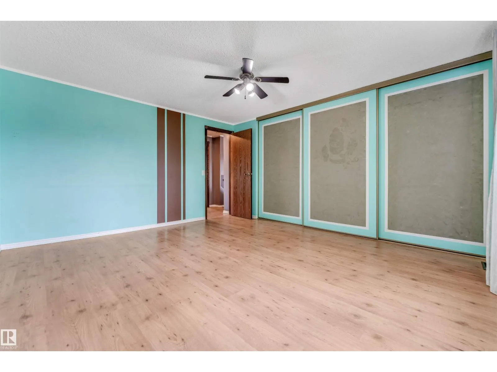 1303 37 ST NW
