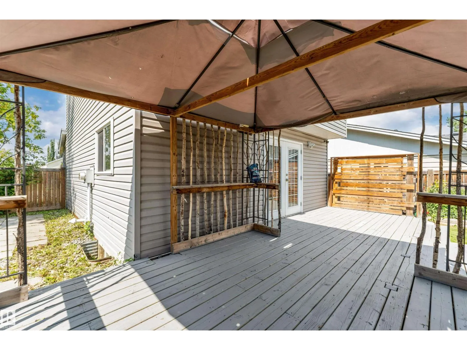 1303 37 ST NW