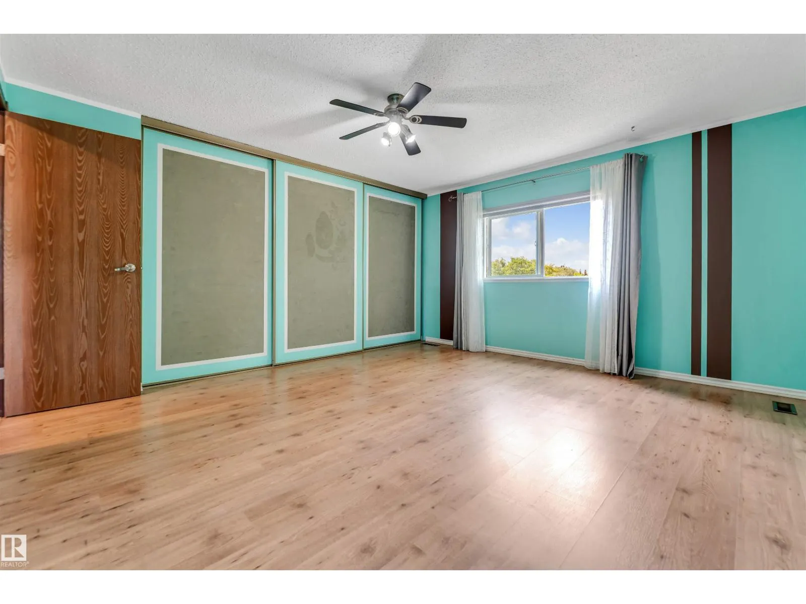 1303 37 ST NW