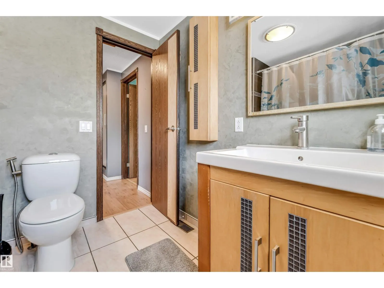 1303 37 ST NW