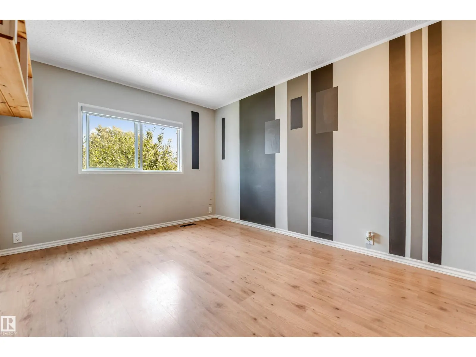 1303 37 ST NW