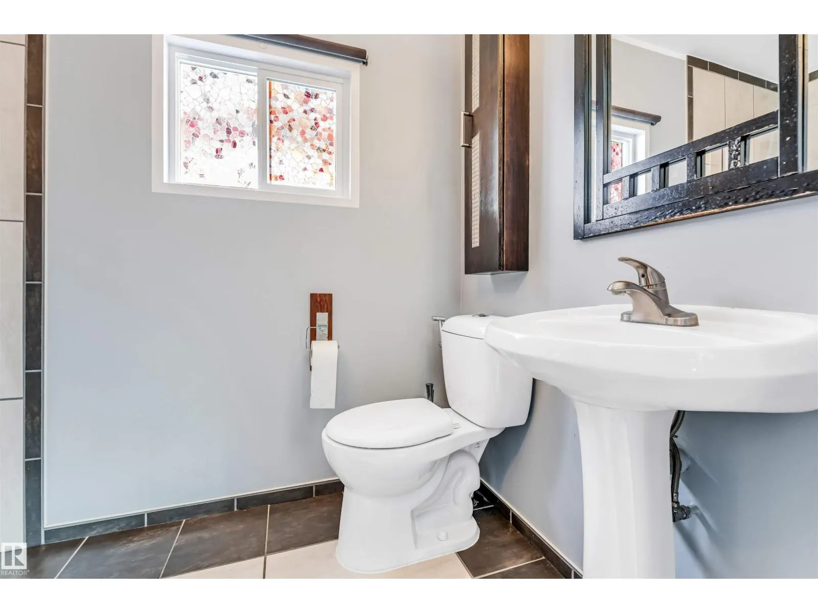 1303 37 ST NW