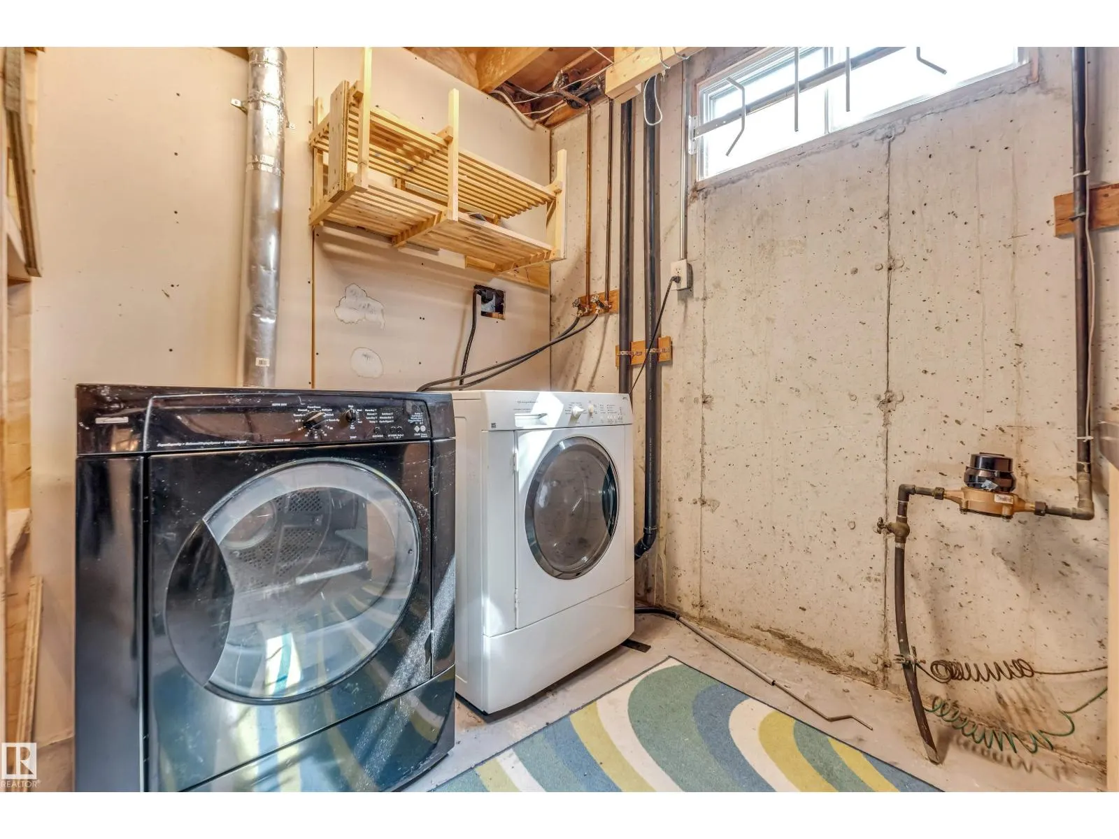 1303 37 ST NW