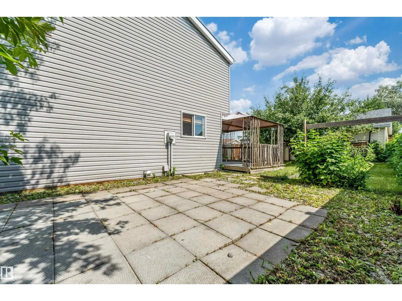 1303 37 ST NW