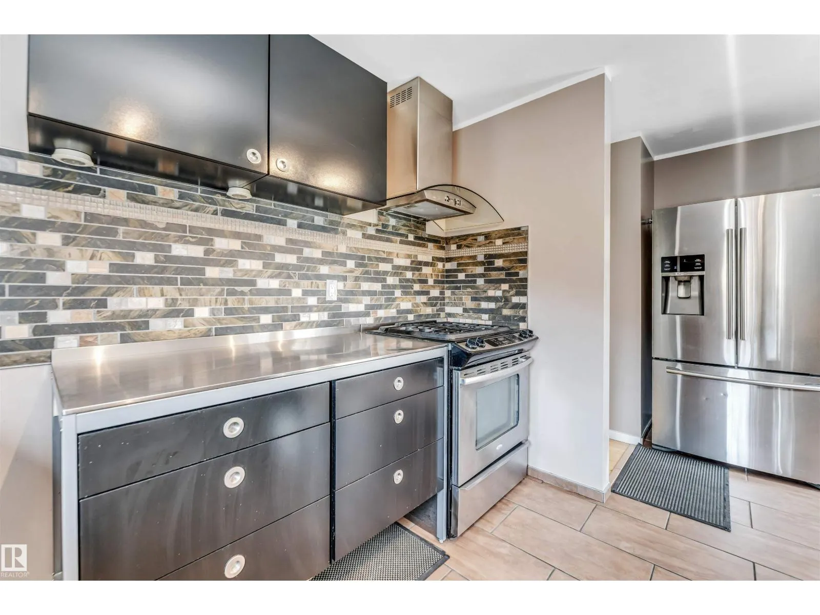 1303 37 ST NW