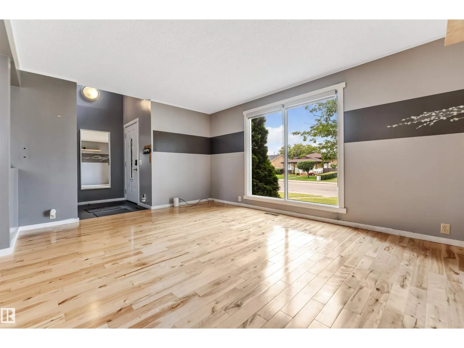 1303 37 ST NW