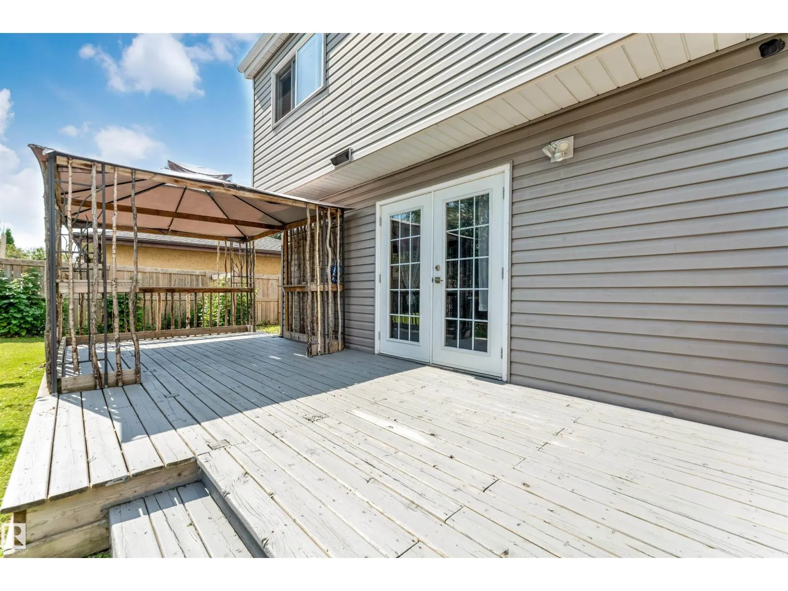 1303 37 ST NW