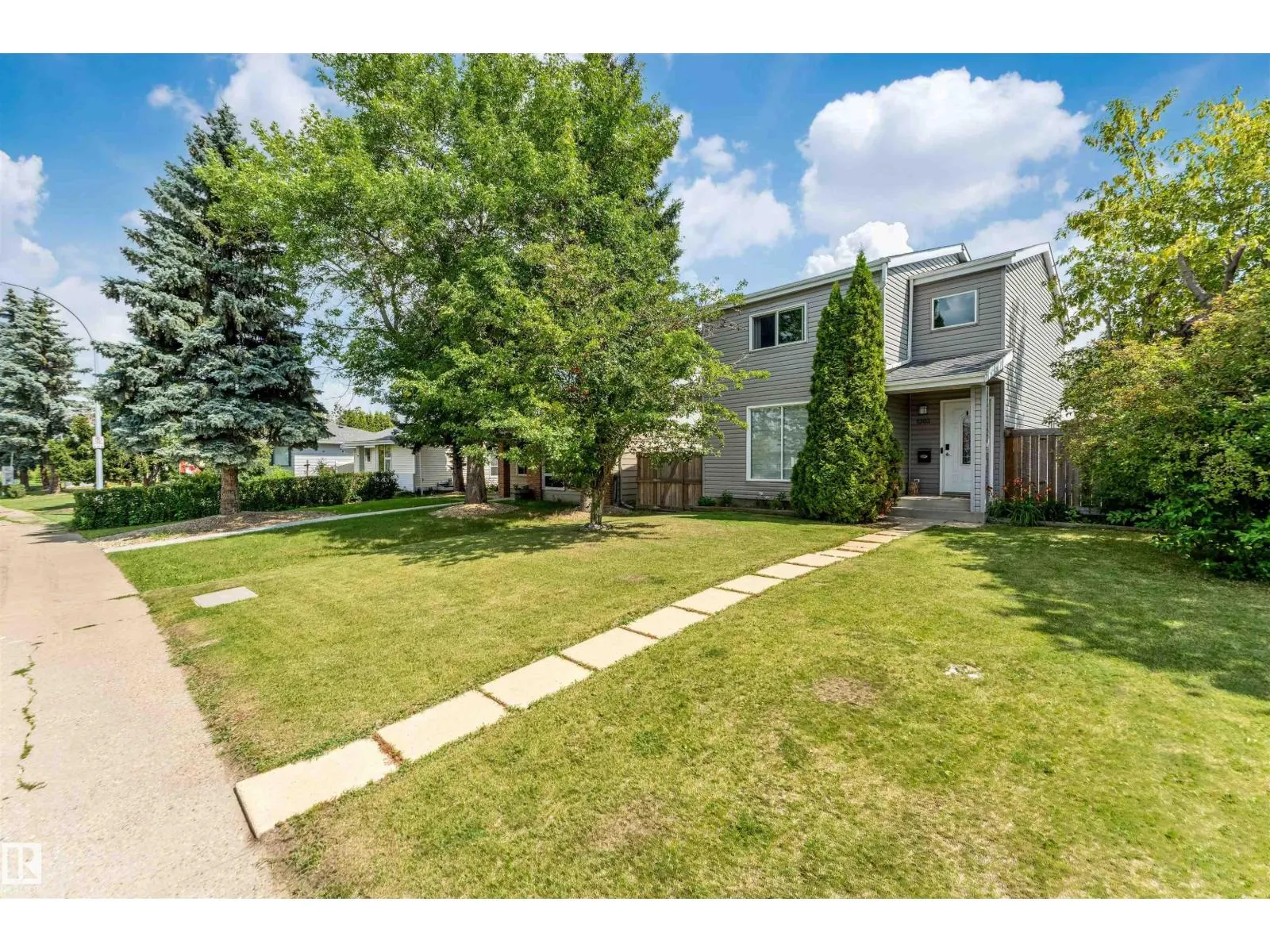 1303 37 ST NW