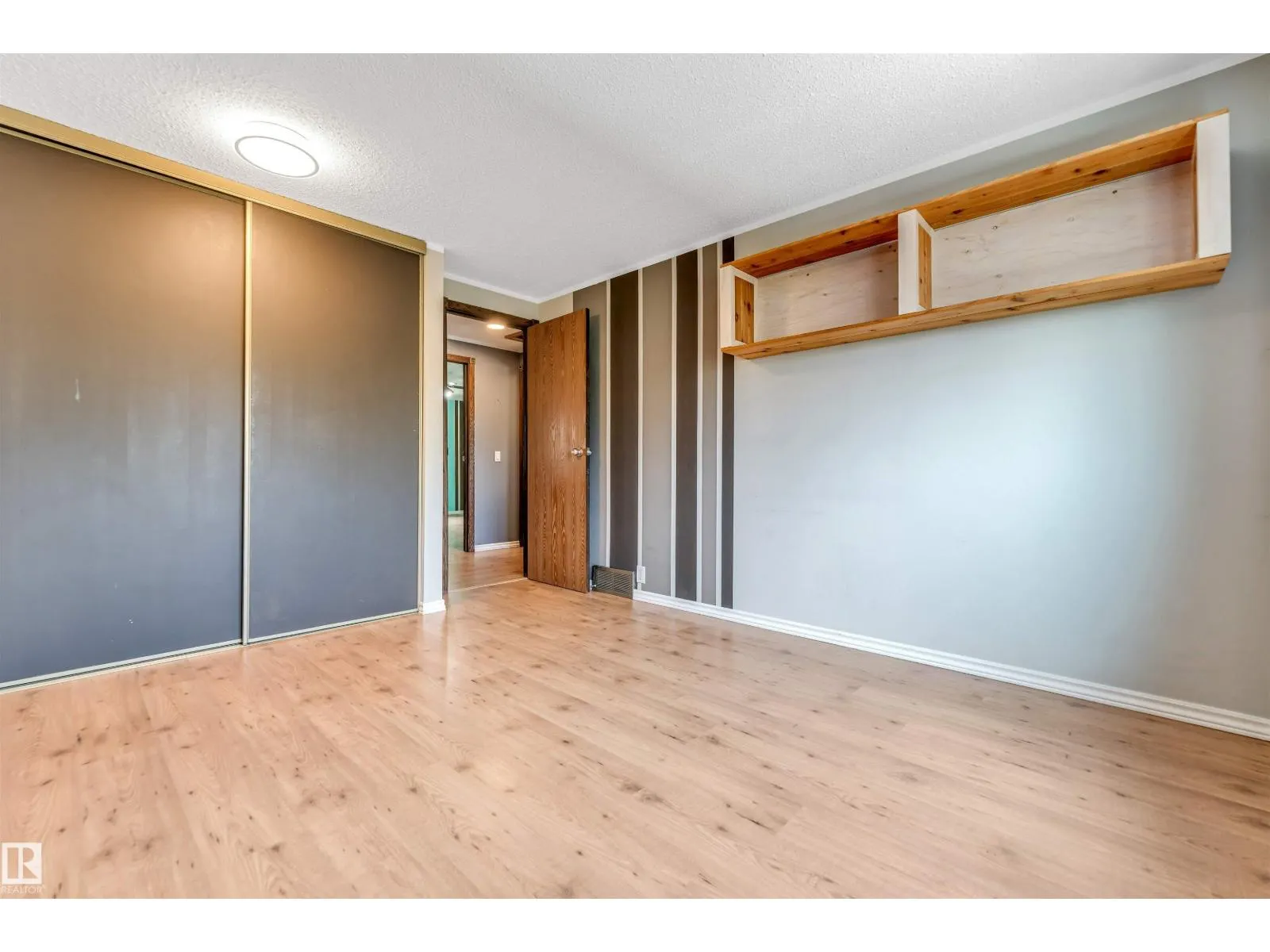 1303 37 ST NW