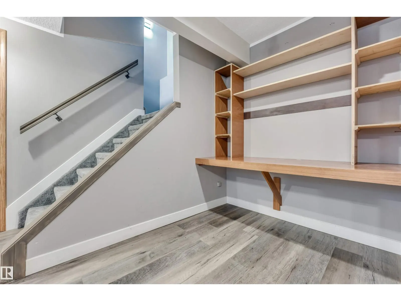 1303 37 ST NW