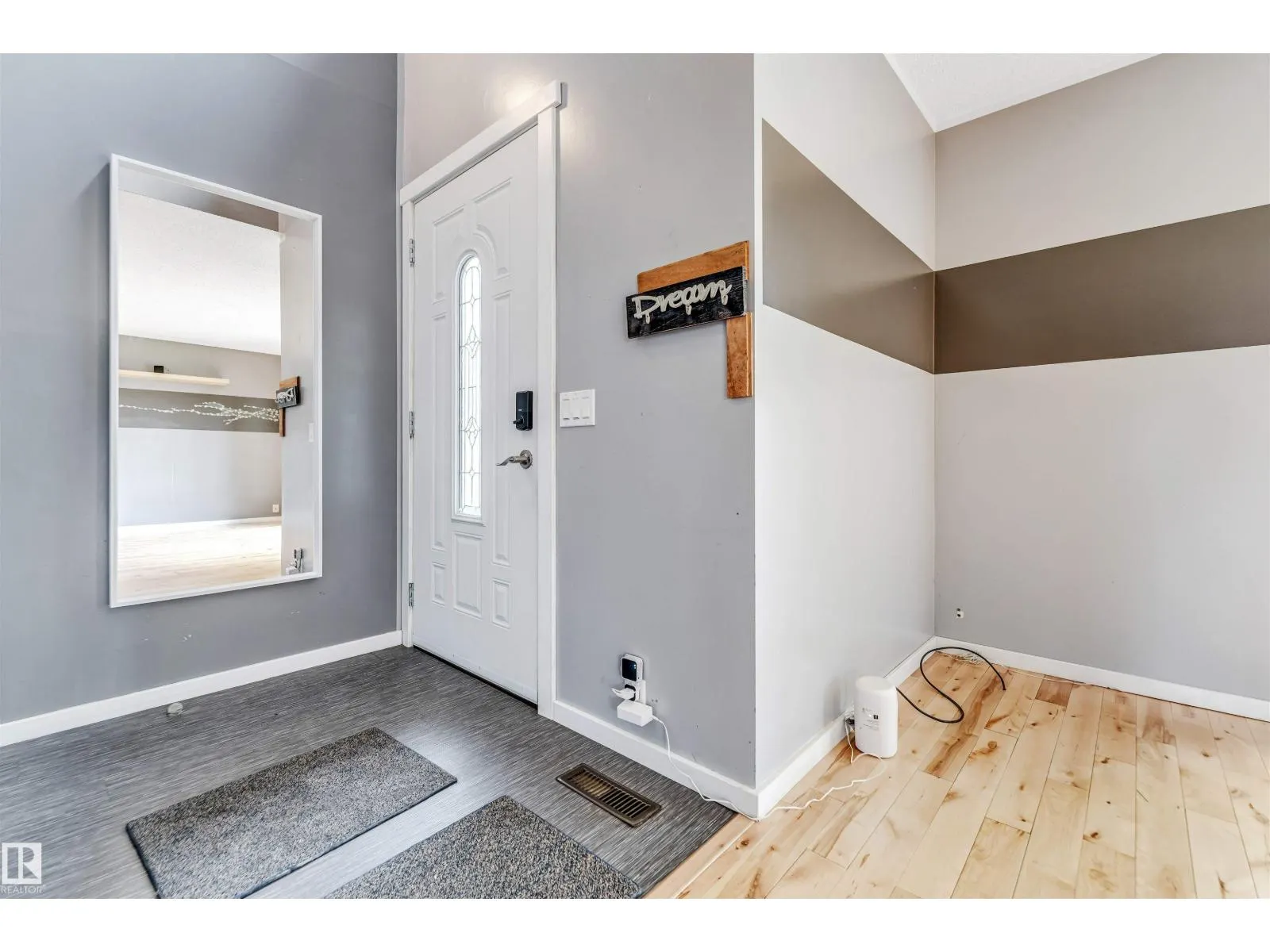 1303 37 ST NW