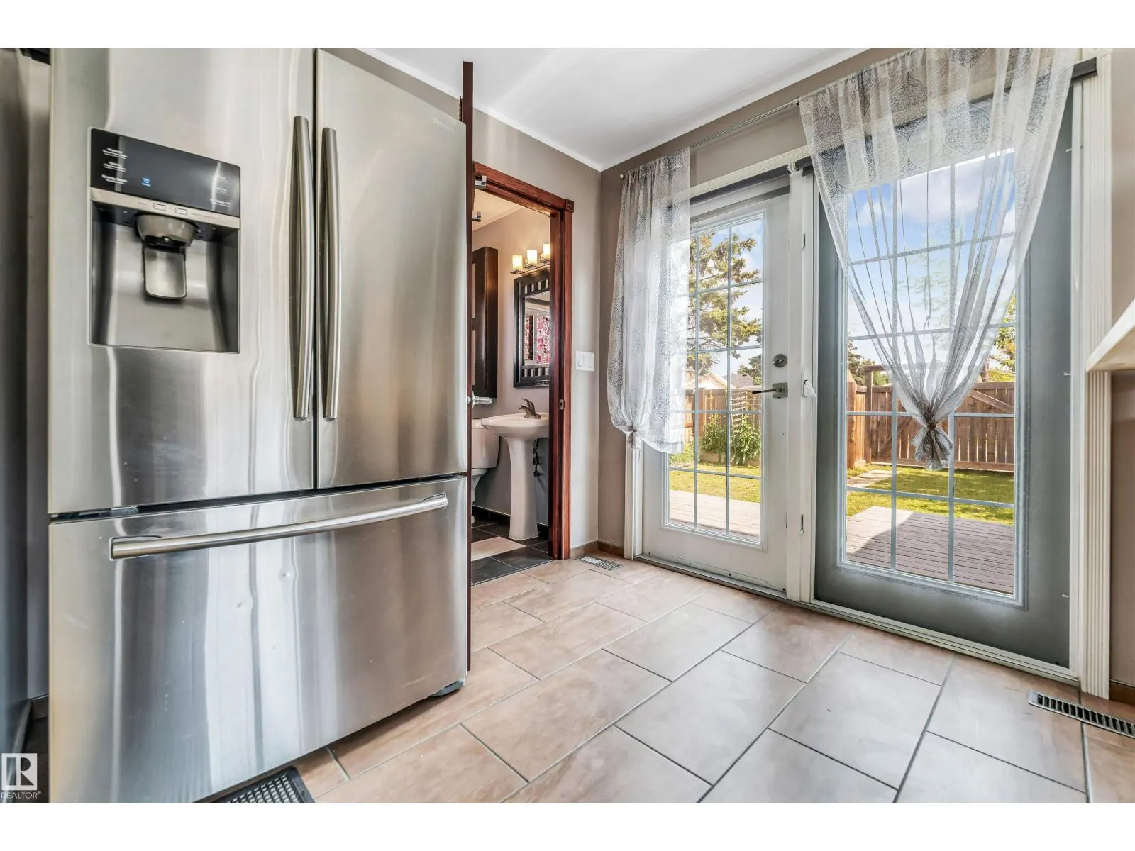1303 37 ST NW