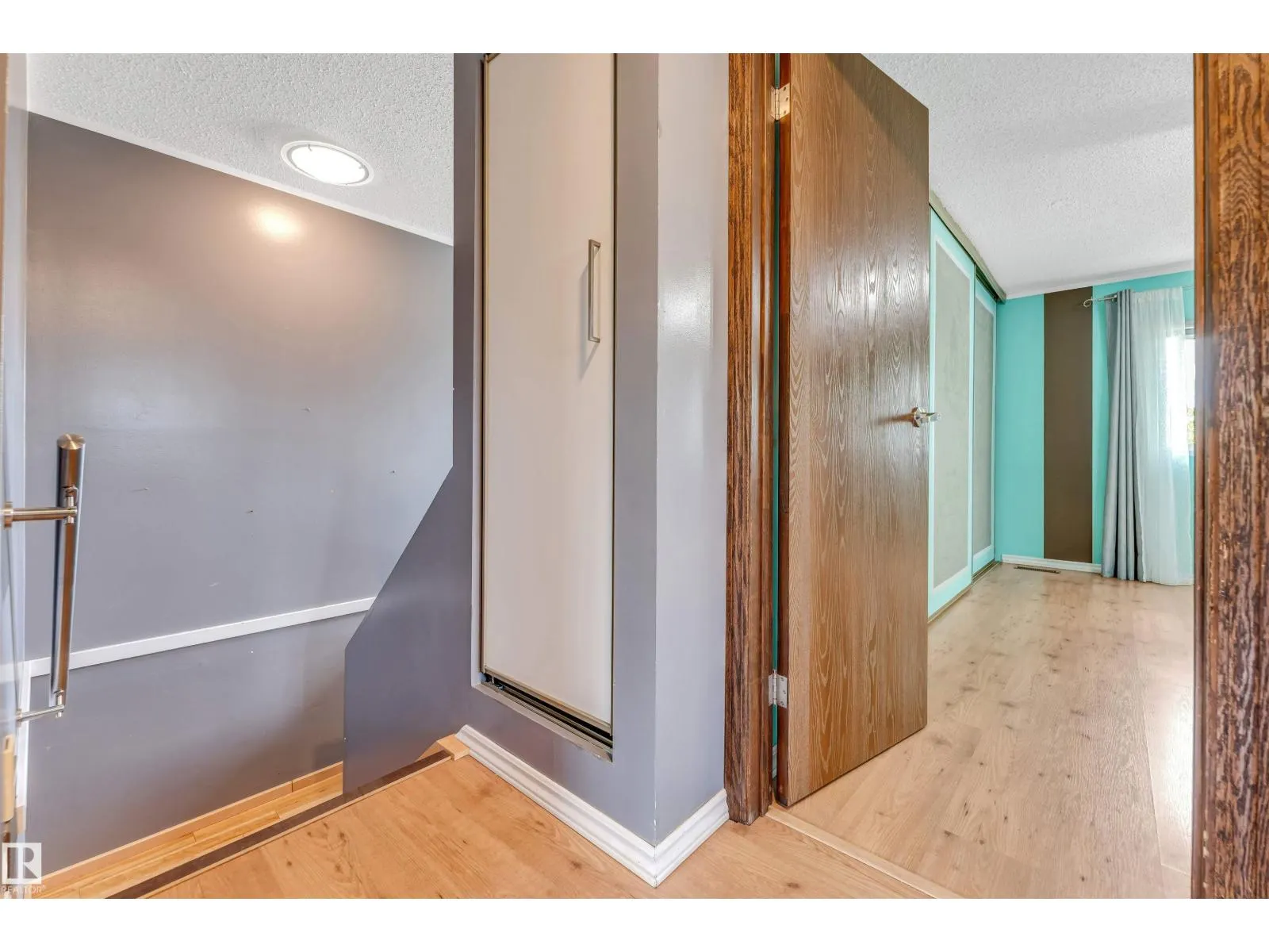 1303 37 ST NW