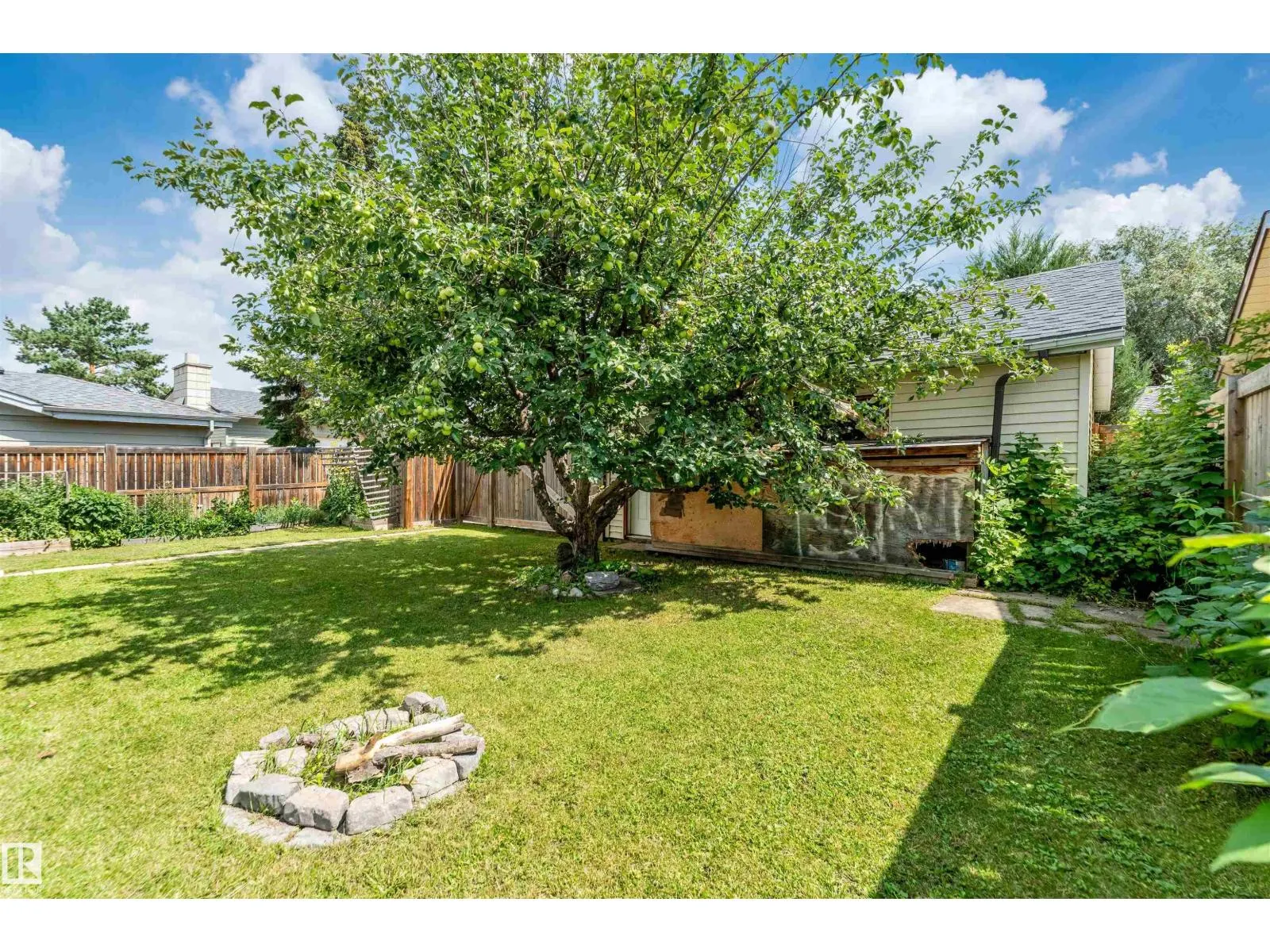 1303 37 ST NW