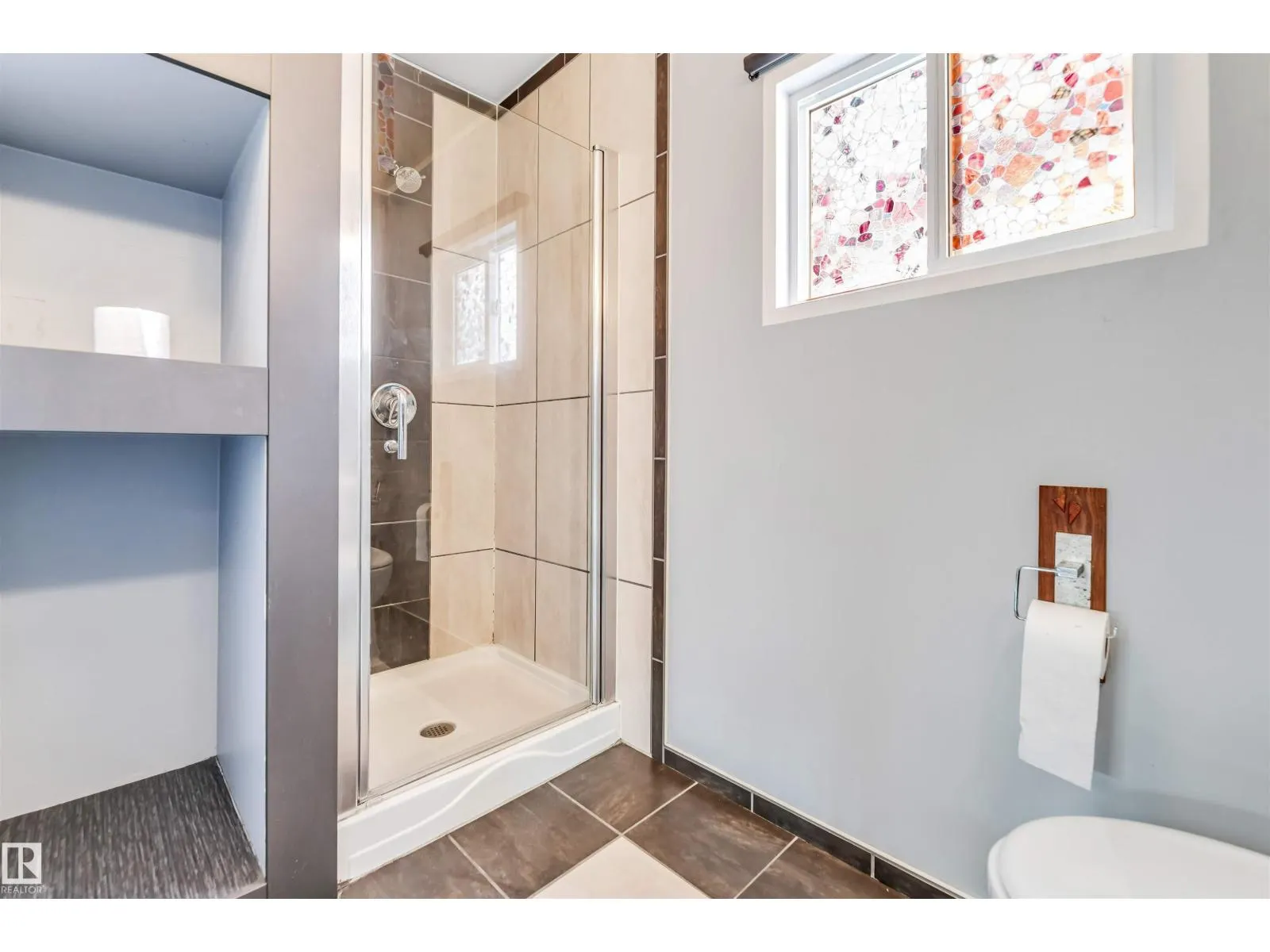 1303 37 ST NW