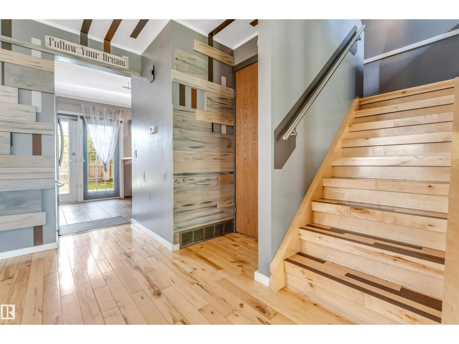 1303 37 ST NW