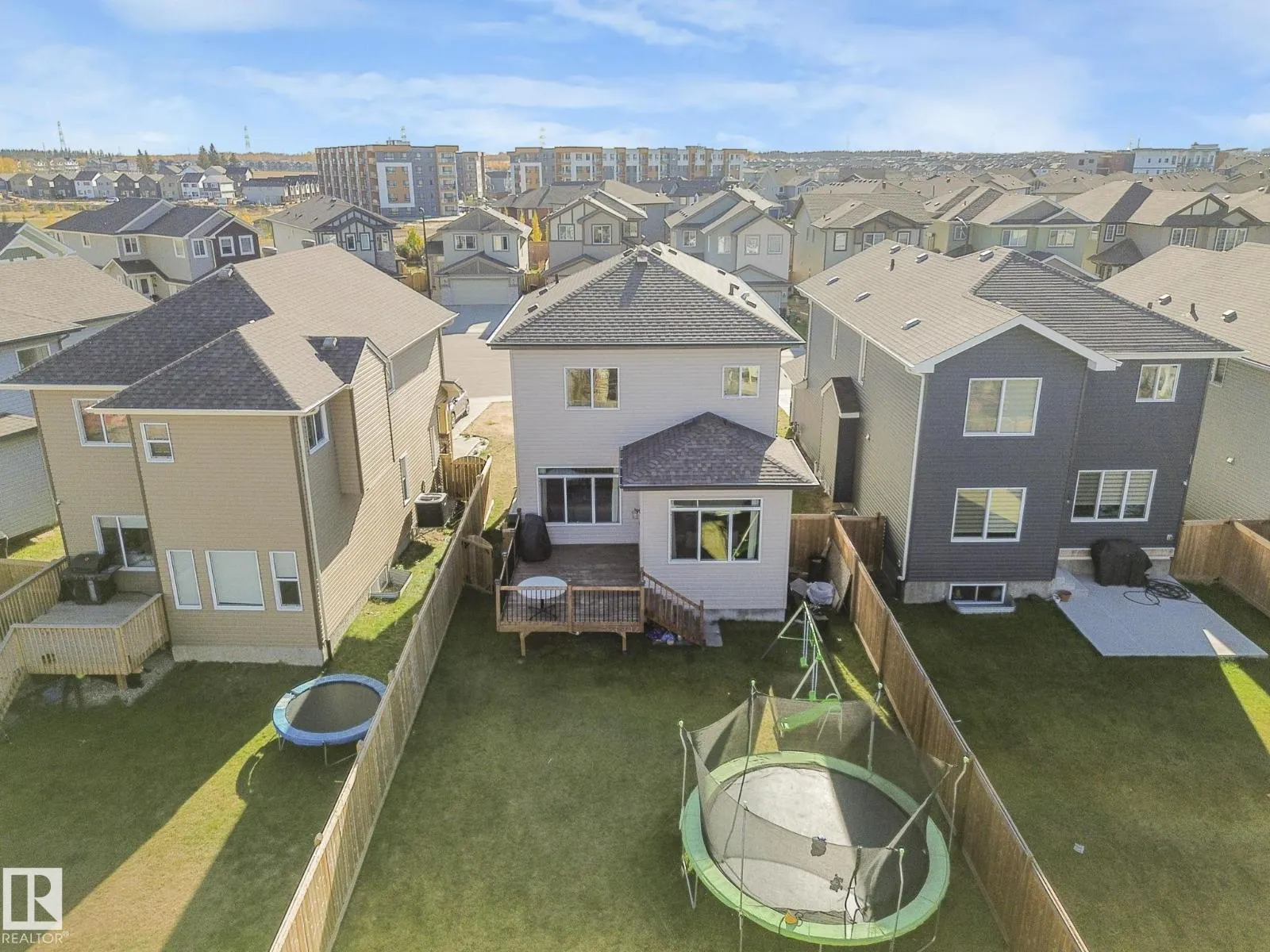 1224 25 AV NW