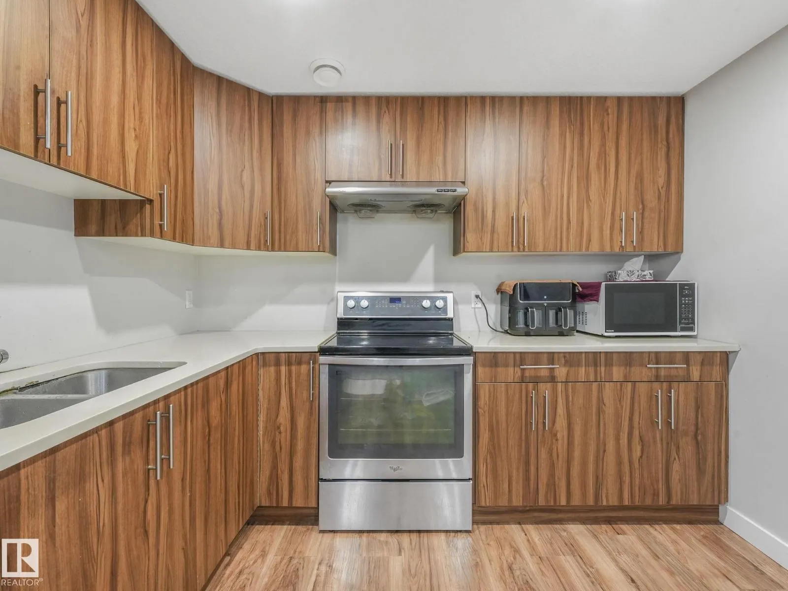 1224 25 AV NW