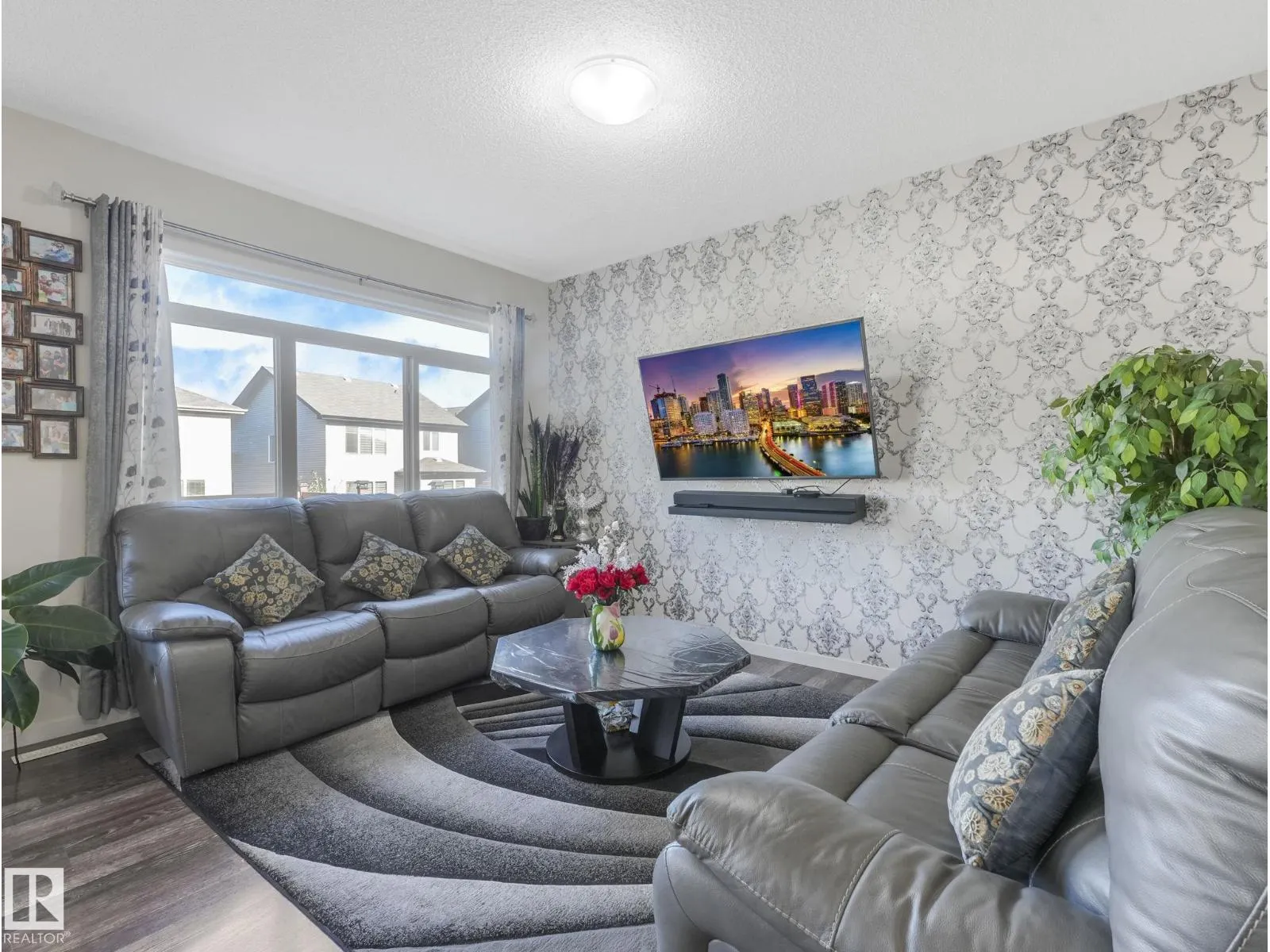 1224 25 AV NW