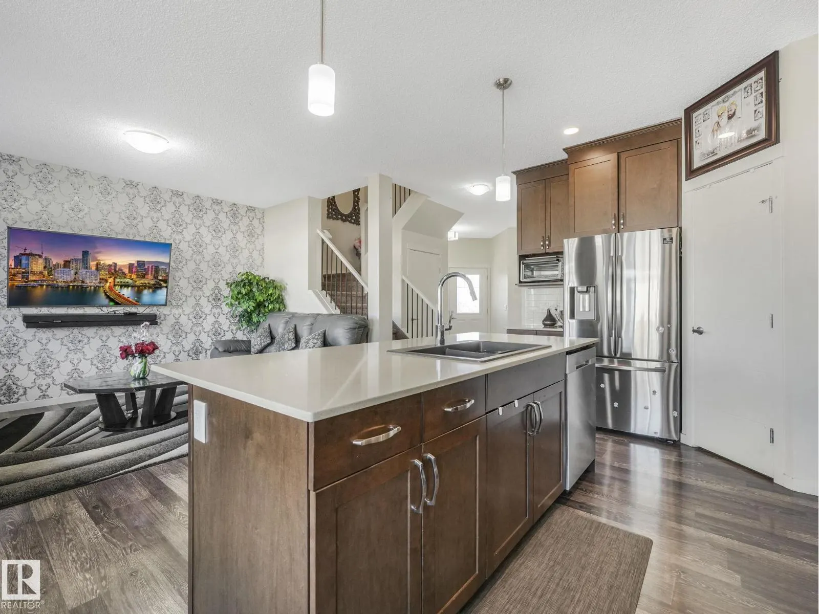 1224 25 AV NW