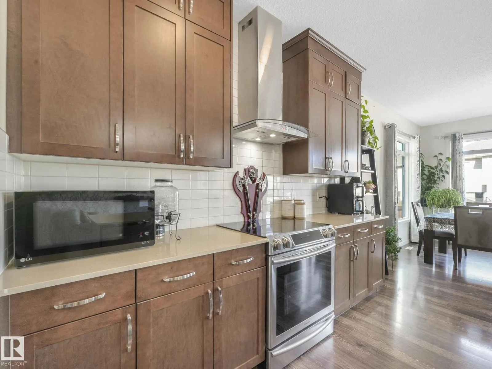 1224 25 AV NW