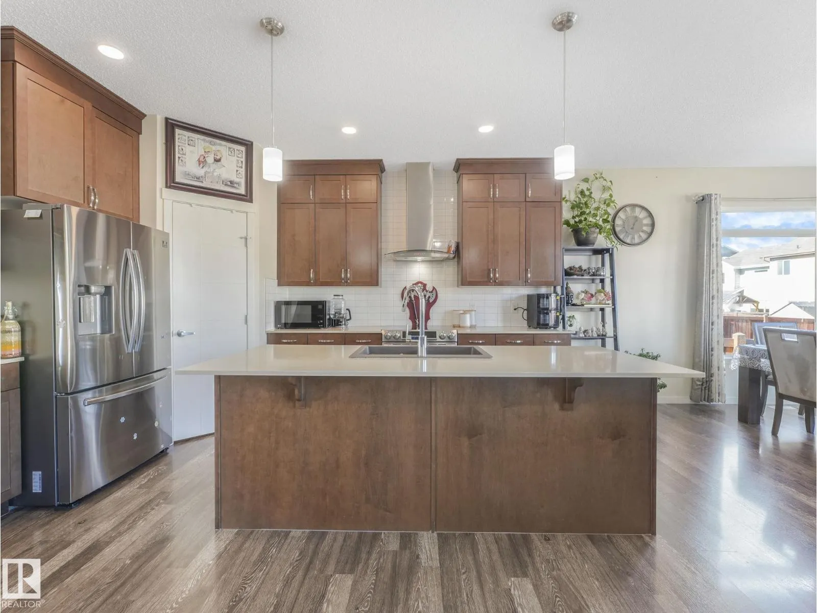 1224 25 AV NW