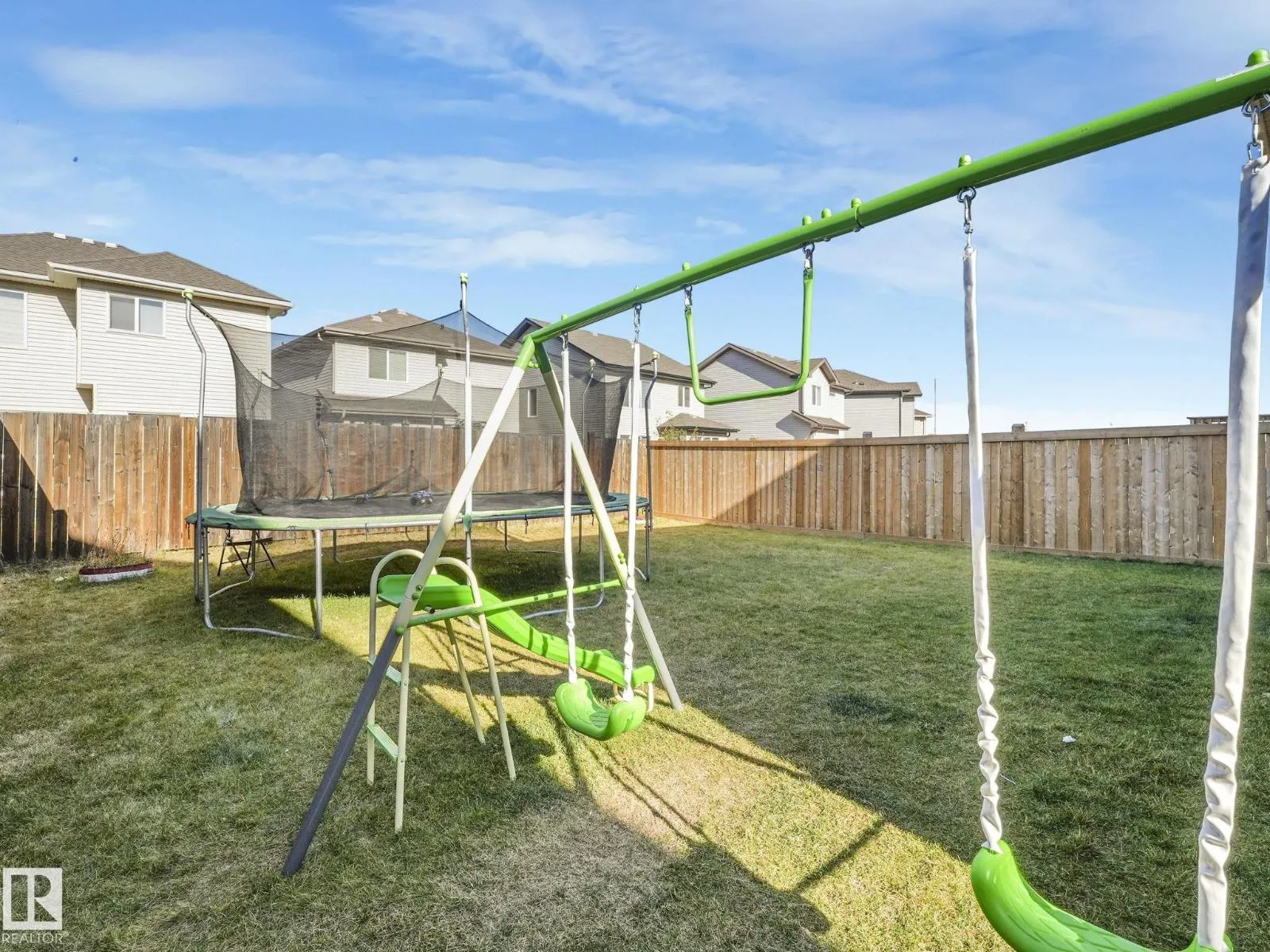 1224 25 AV NW