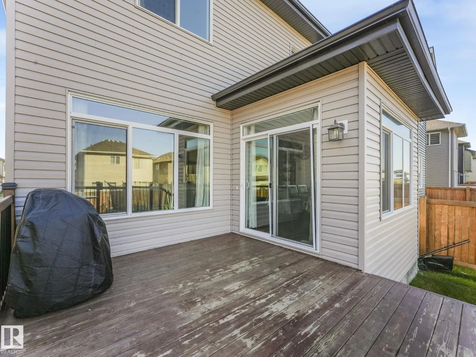 1224 25 AV NW
