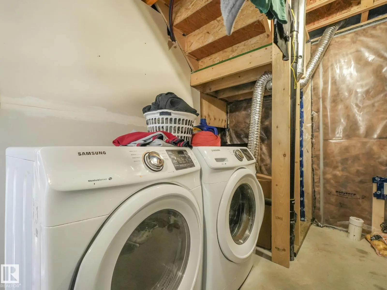 1224 25 AV NW