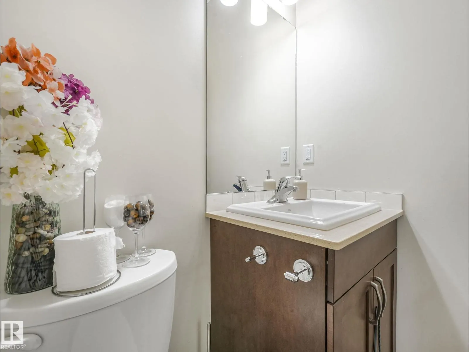 1224 25 AV NW