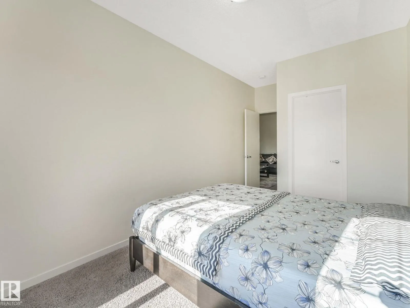 1224 25 AV NW