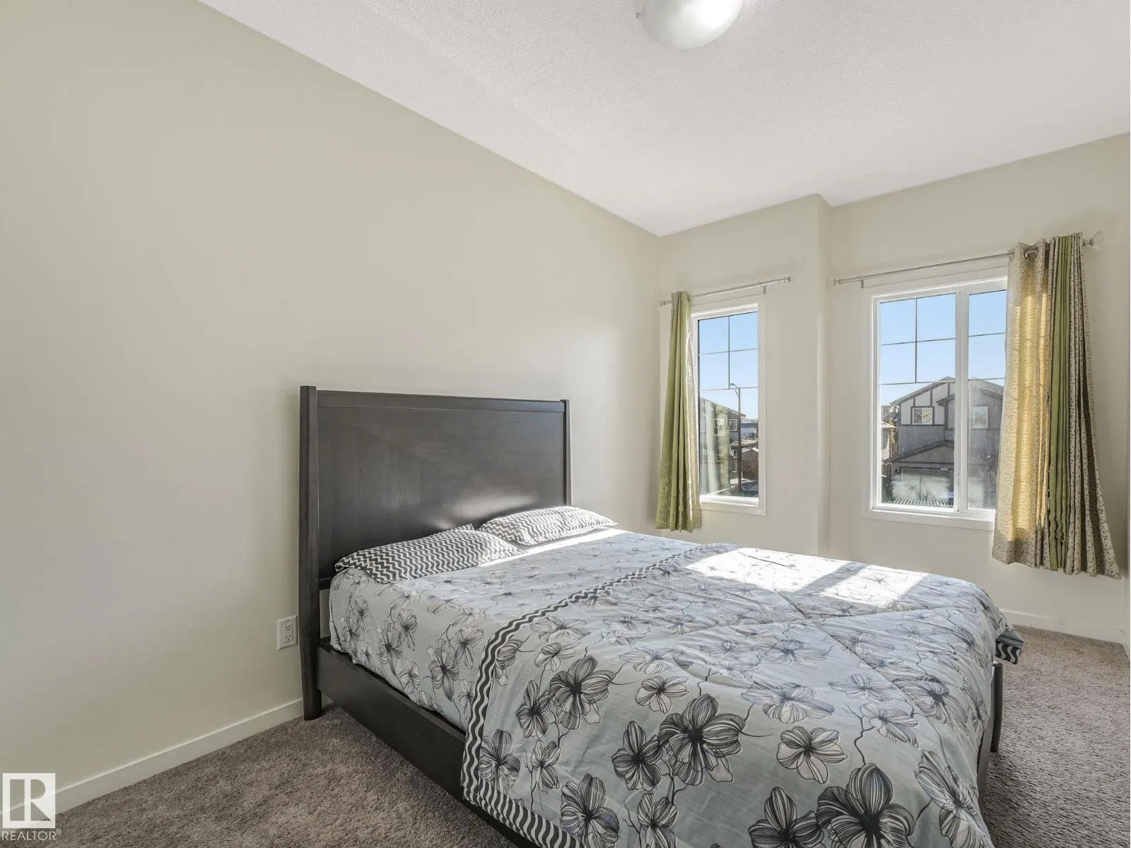 1224 25 AV NW