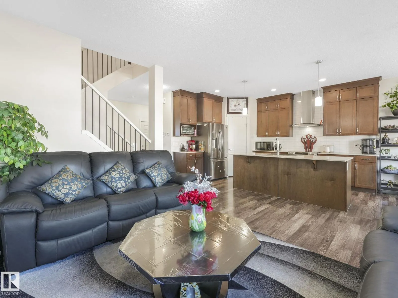 1224 25 AV NW
