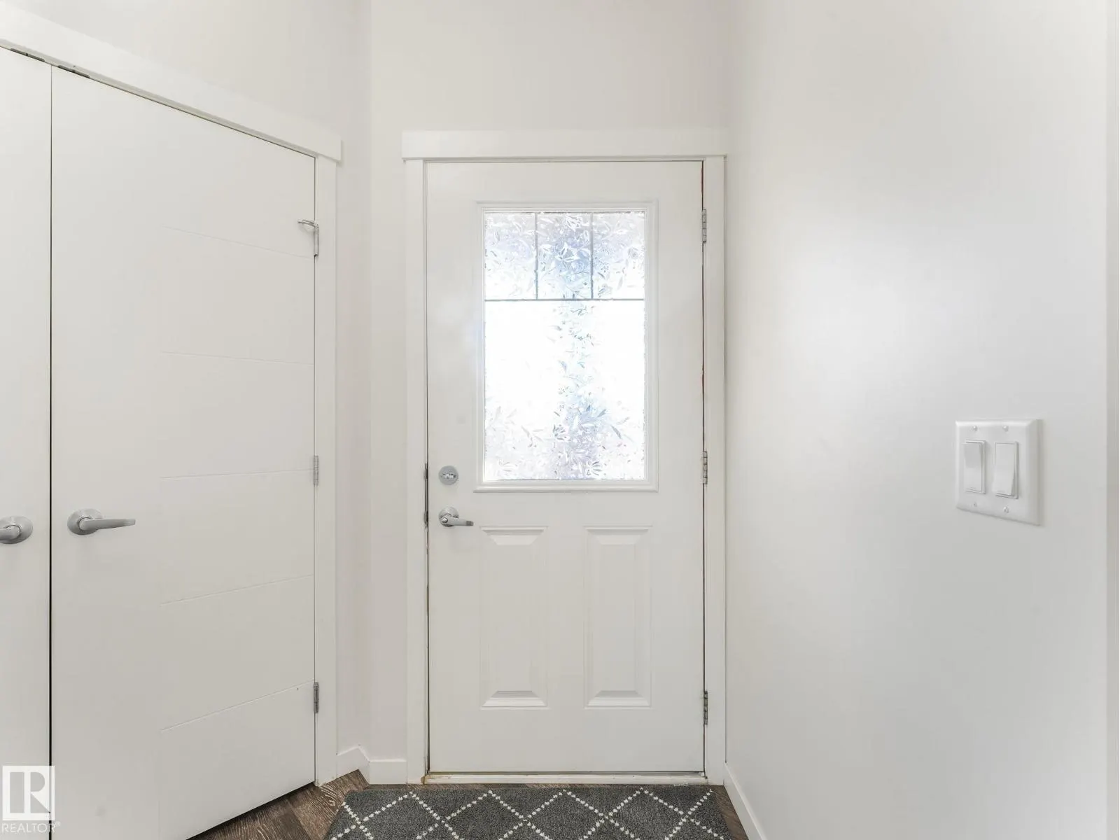 1224 25 AV NW