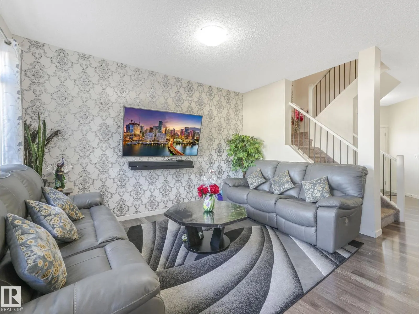 1224 25 AV NW