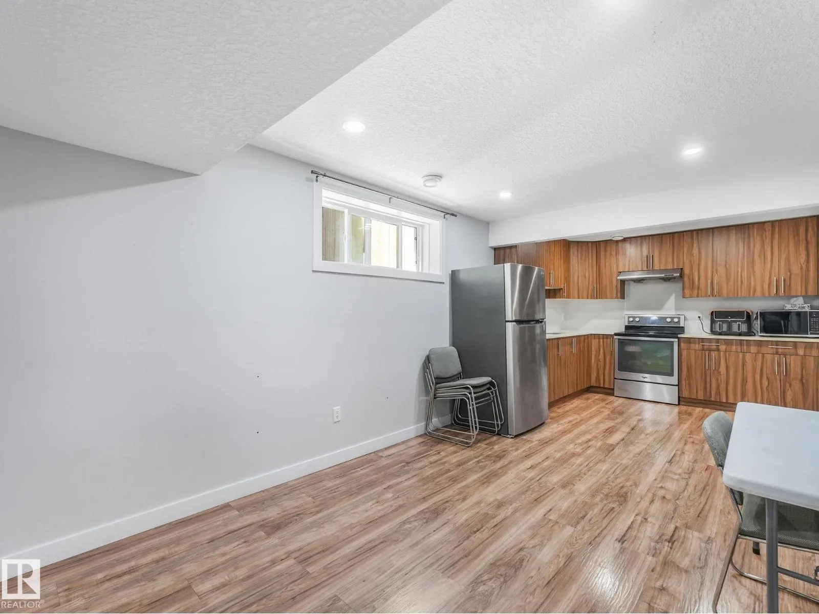 1224 25 AV NW