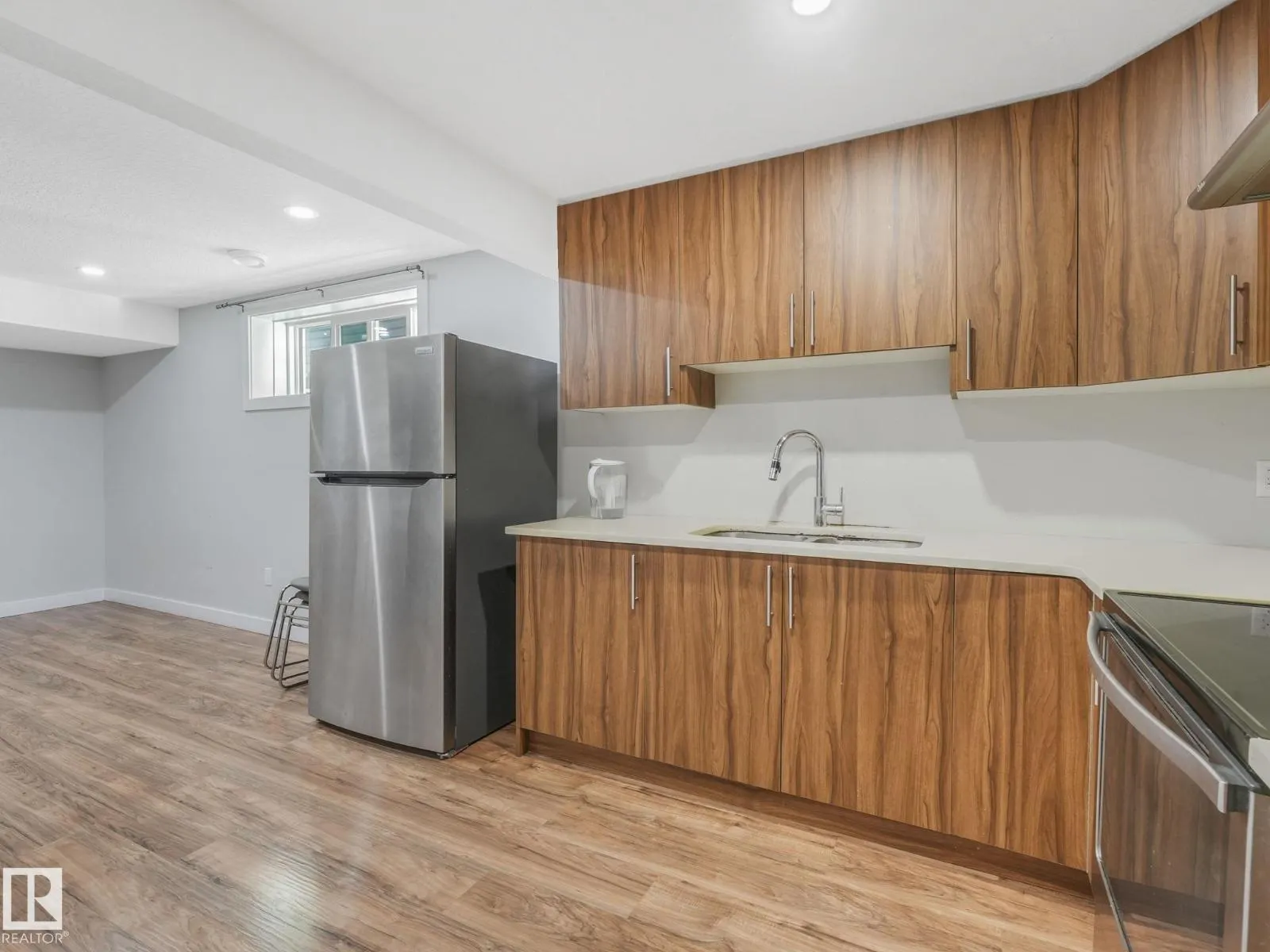 1224 25 AV NW