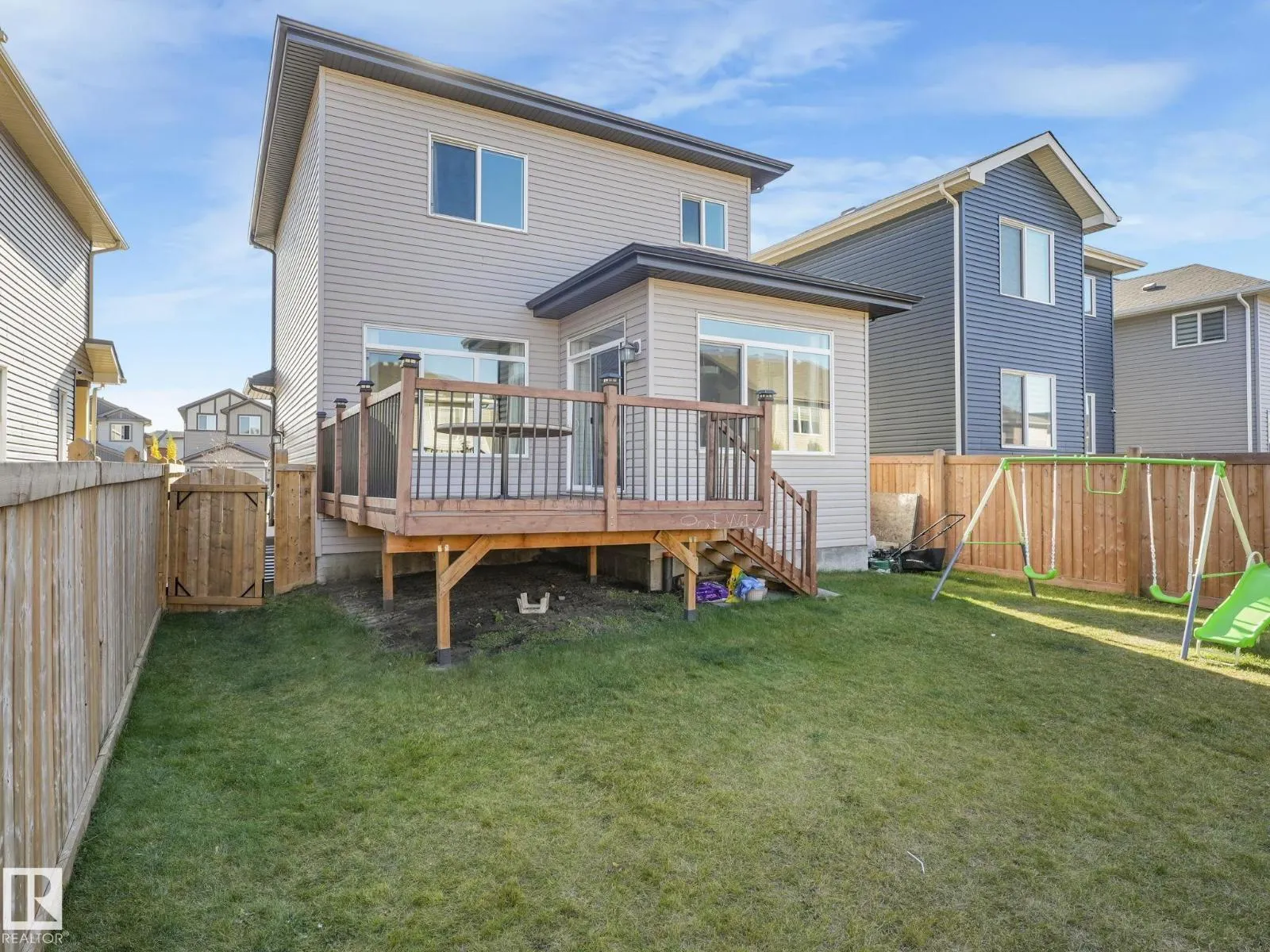 1224 25 AV NW
