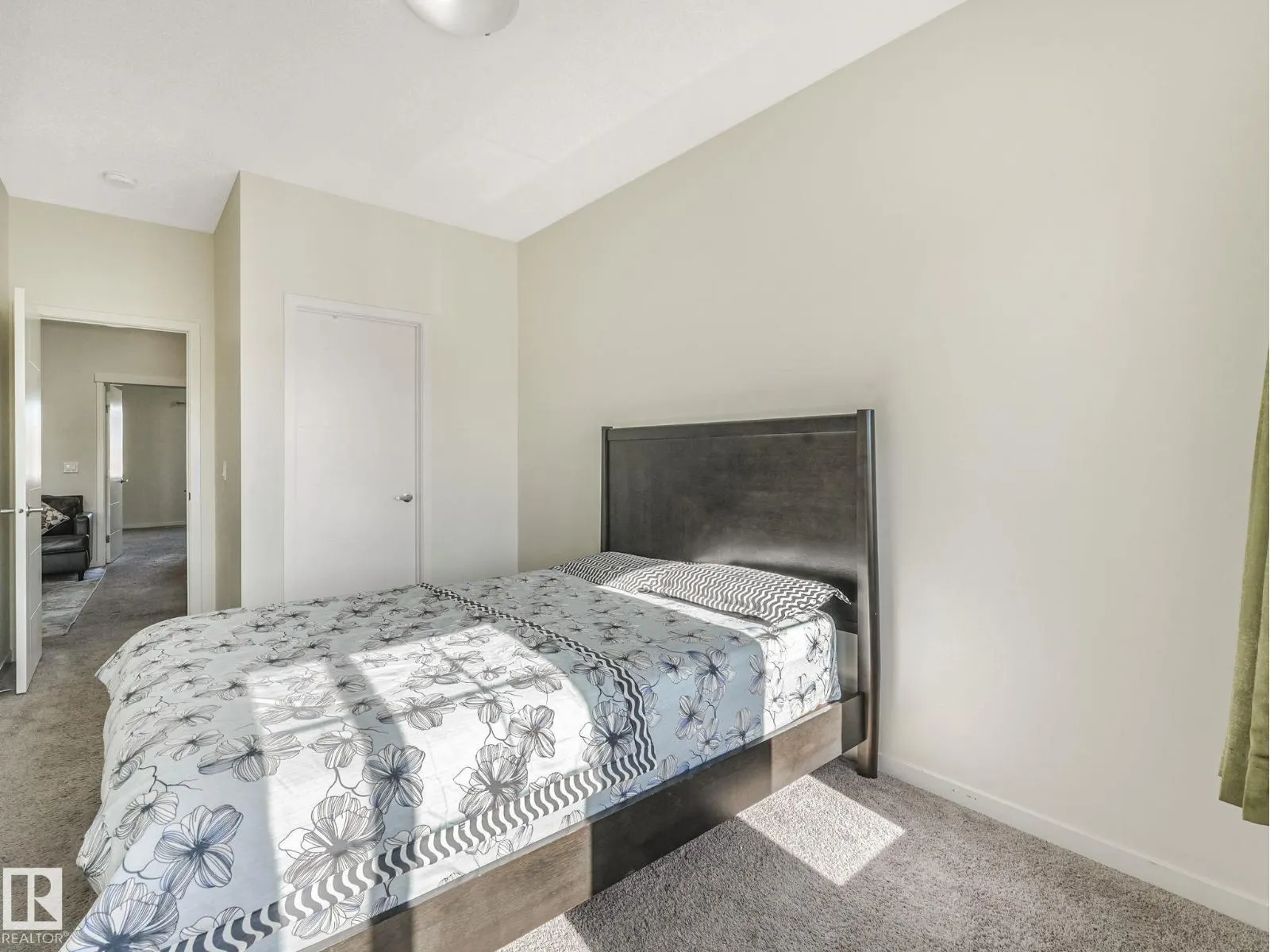1224 25 AV NW